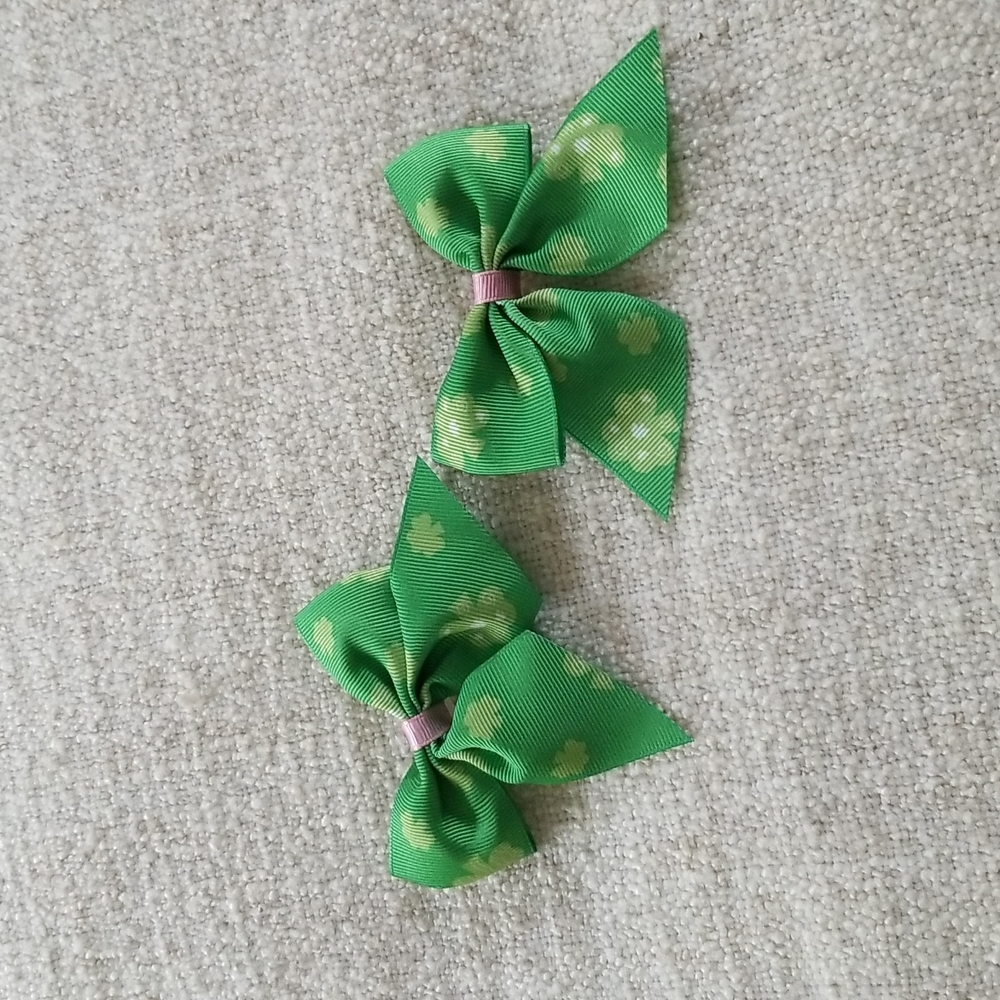 🎉 5/$15 | 🍀 Shamrock Hair Clips 🍀